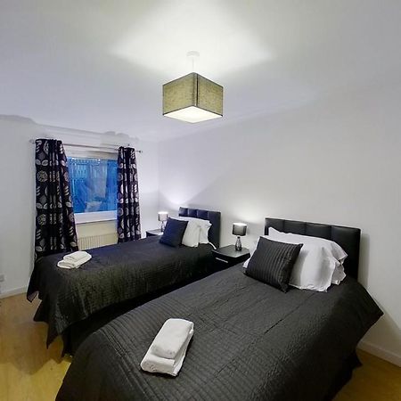 Orange Town House - Shaw Road, Only 6 Minutes To City Centre Aberdeen Exteriör bild