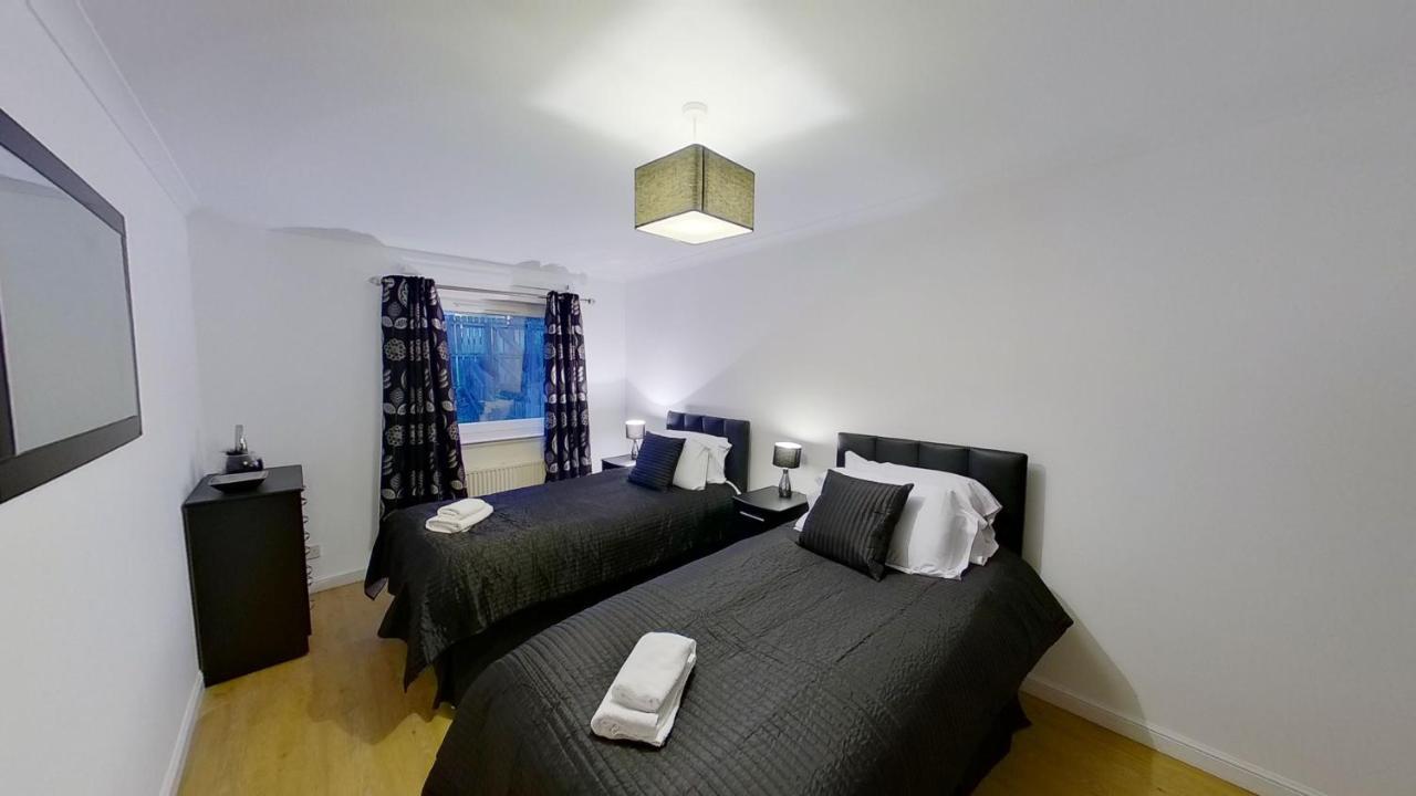 Orange Town House - Shaw Road, Only 6 Minutes To City Centre Aberdeen Exteriör bild