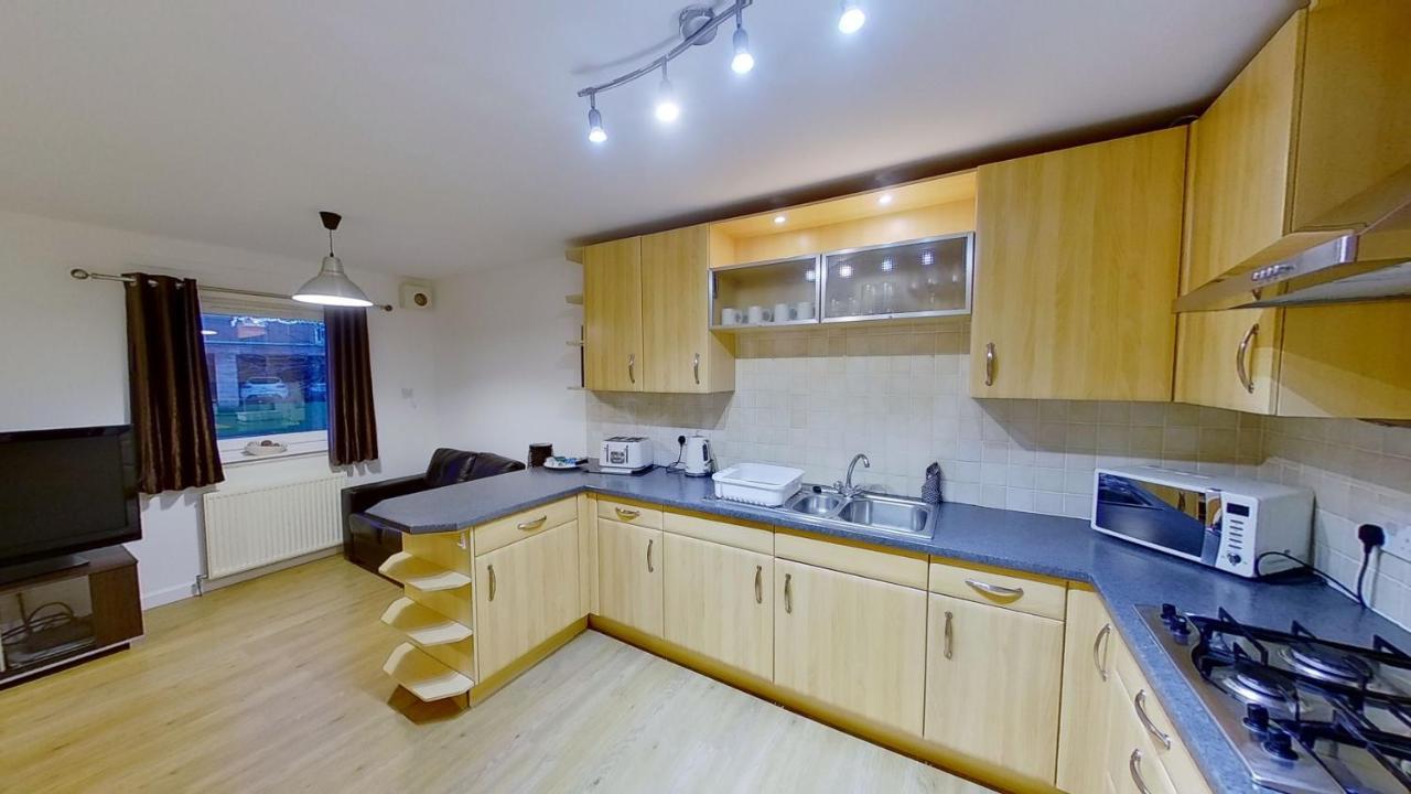 Orange Town House - Shaw Road, Only 6 Minutes To City Centre Aberdeen Exteriör bild