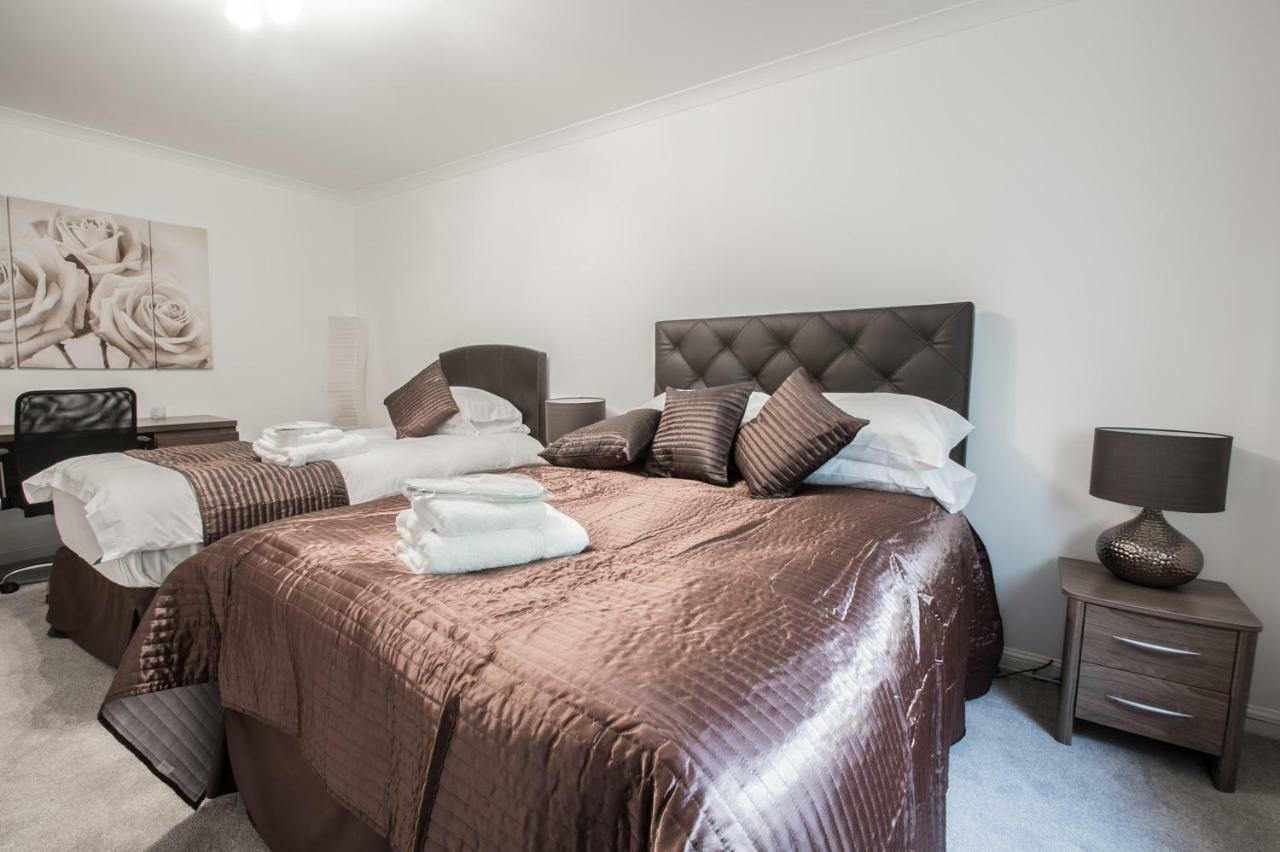 Orange Town House - Shaw Road, Only 6 Minutes To City Centre Aberdeen Exteriör bild